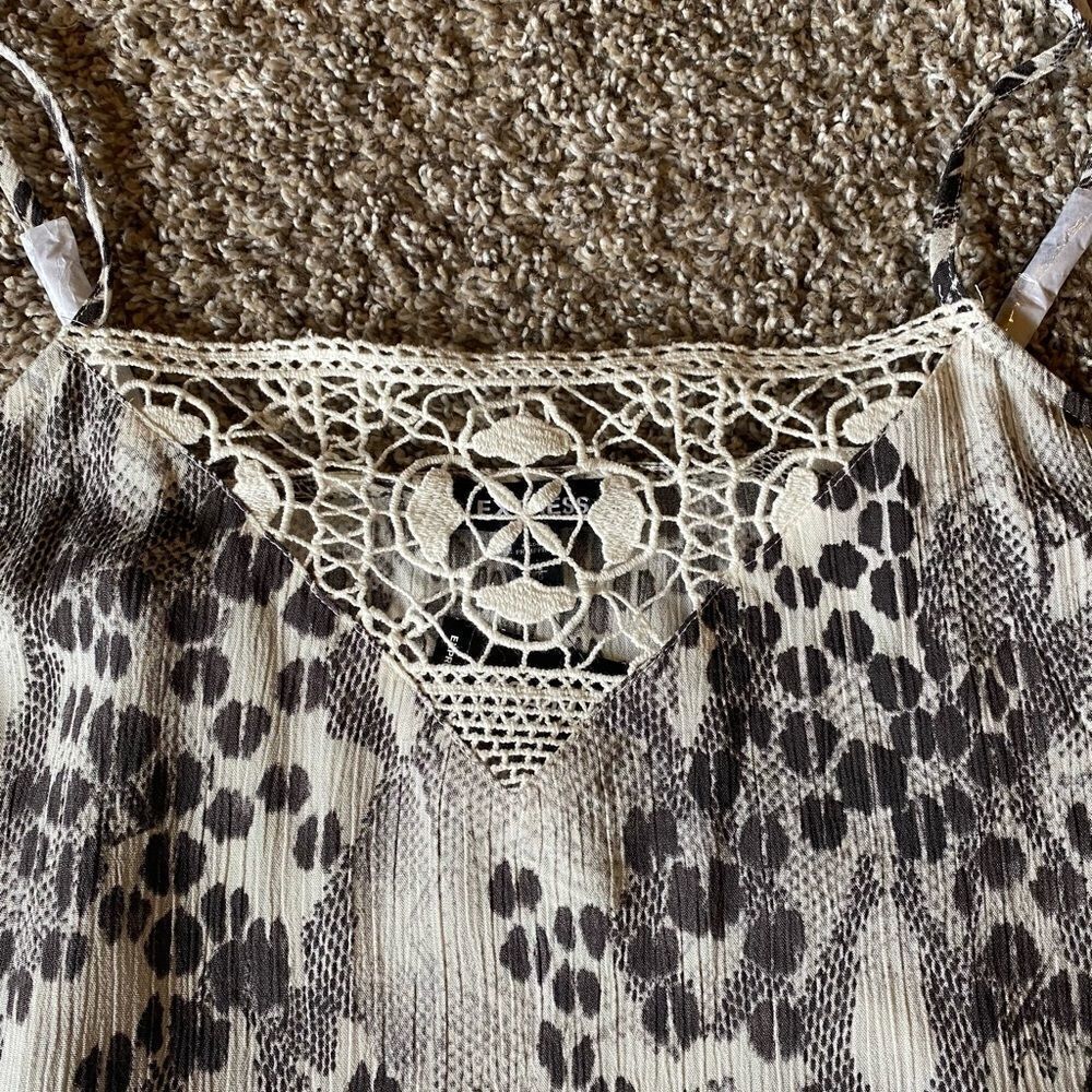 💼NWT Express Hi Neck Lace Animal Print Cami. - Picture 6 of 8